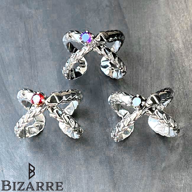Bizarre デビュー25周年を記念したサーペントバイパーコレクション。待望のリングが発売されました！強力な毒をもつ危険な毒蛇＜Viperバイパー＞。無表情な目で毒蛇が指に覆いかぶさるような存在感抜