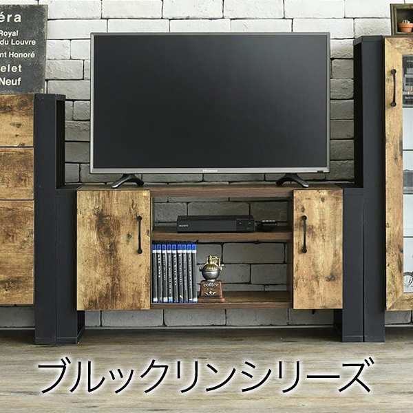 カフェの雰囲気を演出できる、ヴィンテージ風シートがおしゃれなブルックリンスタイルのテレビ台。無骨すぎないデザインで男女問わずご使用いただけます。可動棚付きだからメディア類も柔軟に収納できます。※沖縄離