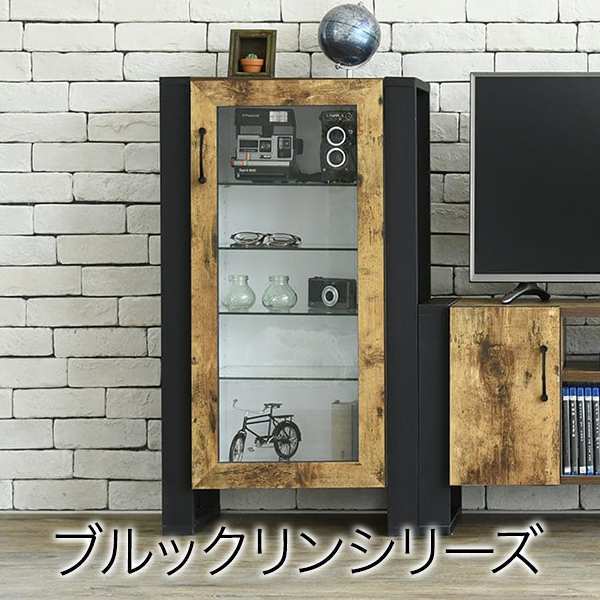 カフェの雰囲気を演出できる、ヴィンテージ風シートがおしゃれなブルックリンスタイルのコレクションラック。無骨すぎないデザインで男女問わずご使用いただけます。ガラス扉＆ガラス可動棚で「見せる収納」が可能。